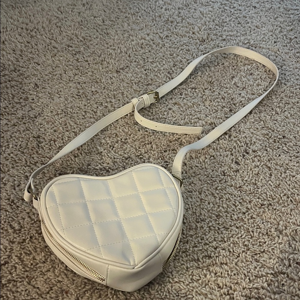 American eagle crossbody heart Bag — White